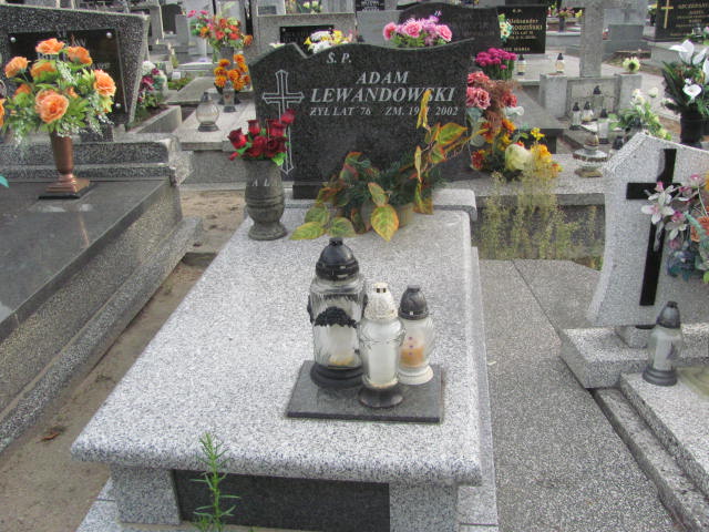 Grób Adam Lewandowski