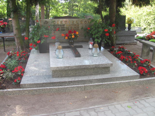 Grób Zdzisław Ciesielski